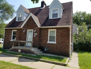 Building Photo - GLEN PARK LIVING! Near IUN & Golf Course!
