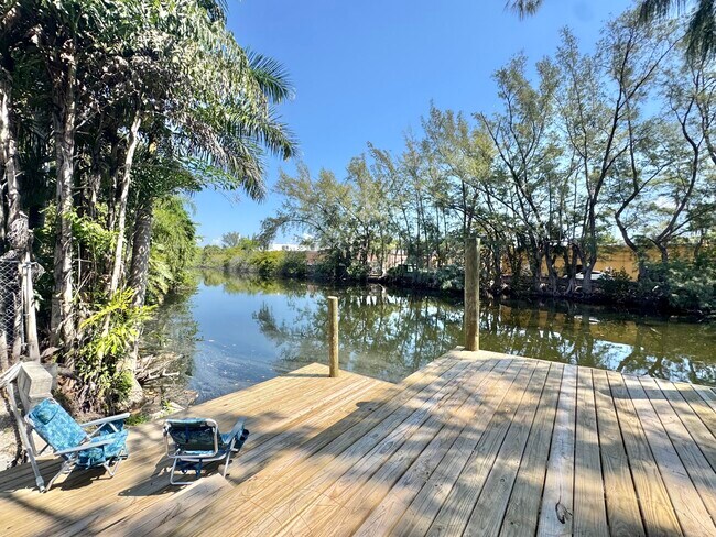 Building Photo - 1130 NE 18th Ave