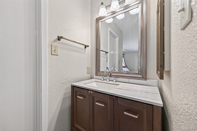Building Photo - 3303 W Greenridge Dr