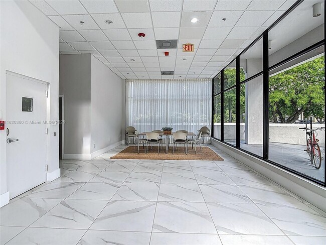 Building Photo - 911 E Ponce De Leon Blvd