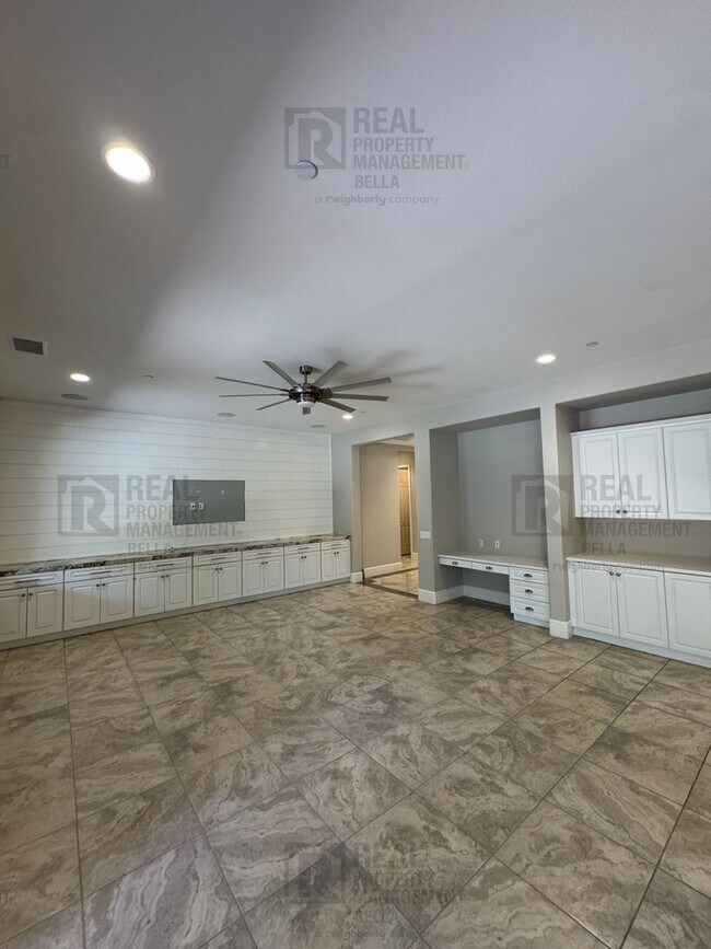 Building Photo - Beautiful Winchester Home with Open Floor Plan, Office & Solar