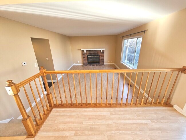 Building Photo - 2315 Meadows Ln