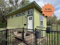 Building Photo - 1002 Spanish Oak Trail