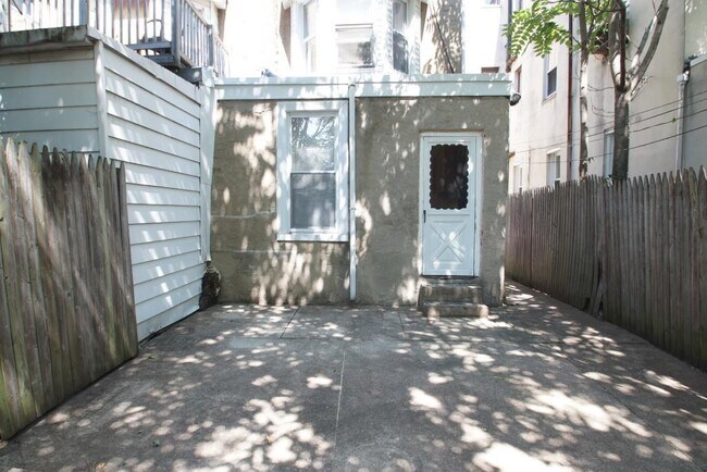 Building Photo - 2634 Poplar St