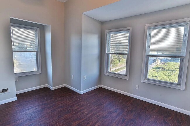 Building Photo - 1540 N 5th St