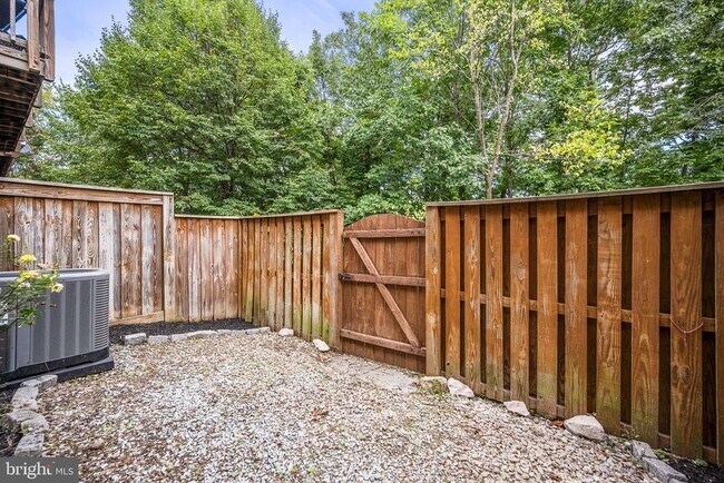 Building Photo - 21562 Iredell Terrace