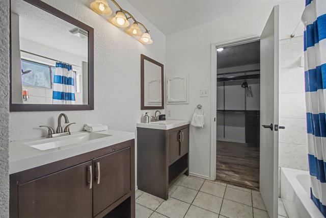 Building Photo - 913 Sandhurst Dr