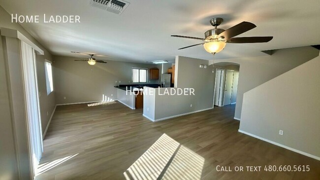 Building Photo - Excellent 4 bedroom, 3 bath home is Phoenix!