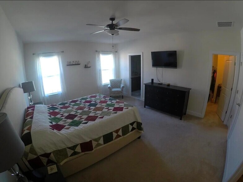 Master bedroom, side angle - 8828 Englewood Farms Dr