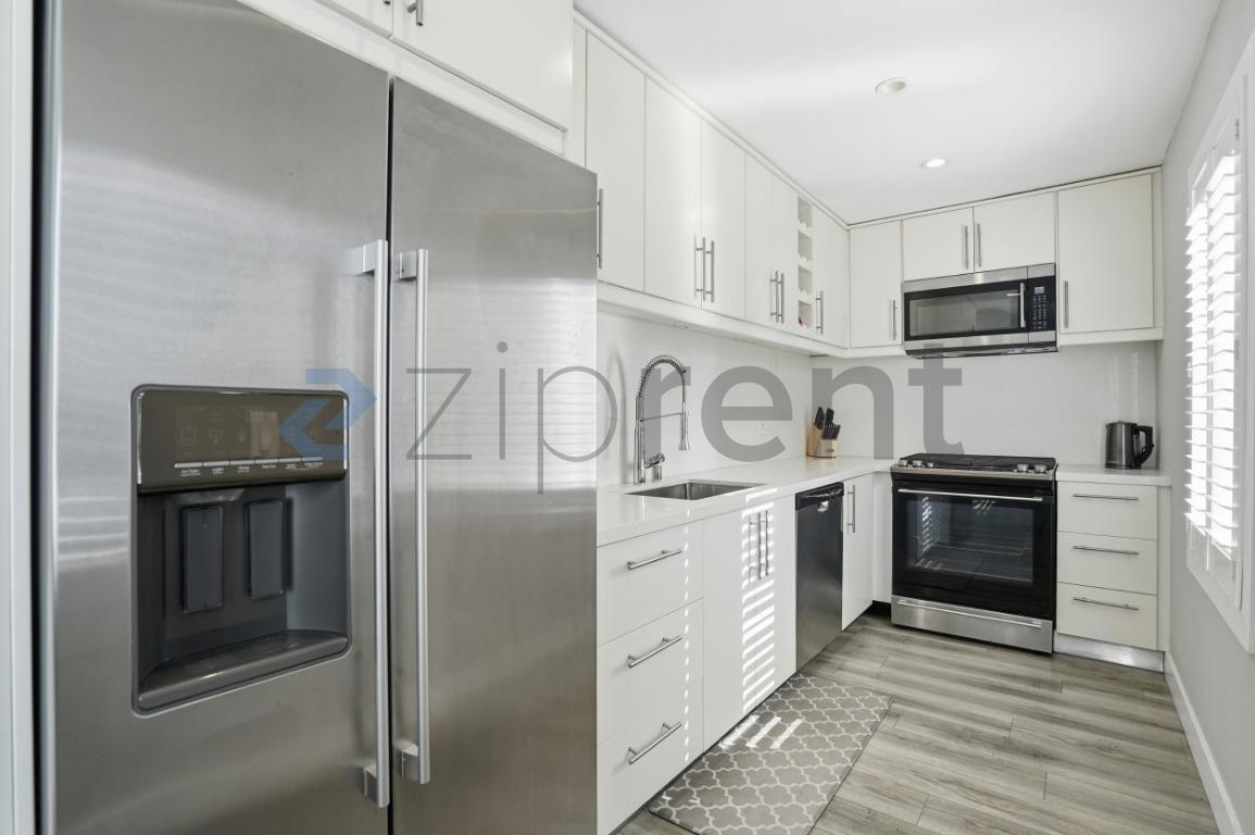 Building Photo - 10 27th Ave