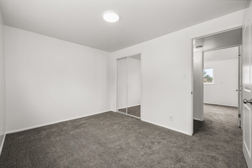 Building Photo - 1069 S 80 E