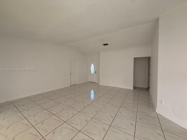 Building Photo - 3321 Ivy Way