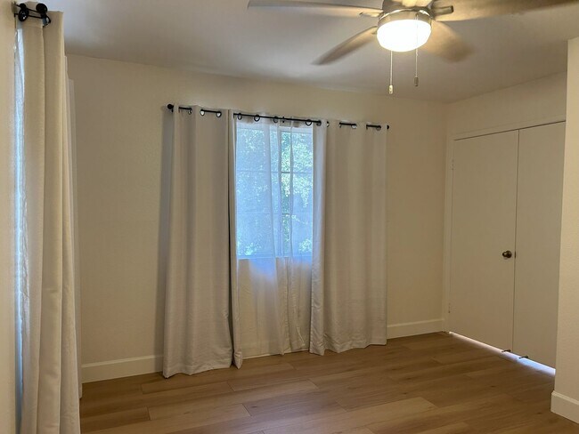 Building Photo - 2 Bedroom/2 bath Condo in the Mission de L...