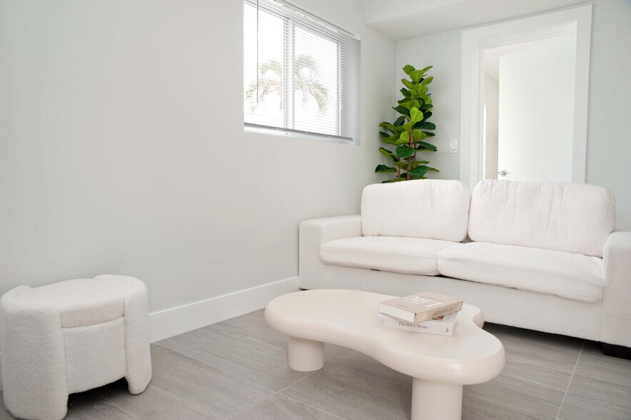 Building Photo - 4051 N Ocean Dr