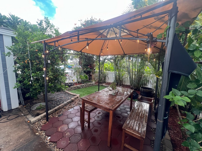 Building Photo - 4955 Hanawai St