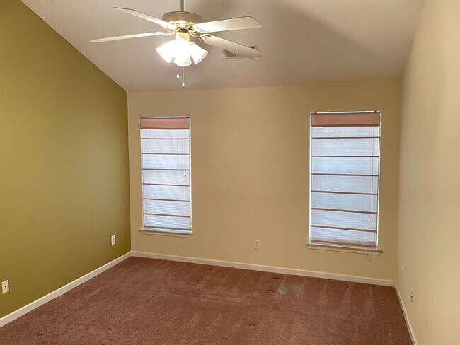 Building Photo - 2500 Hillvale Cir