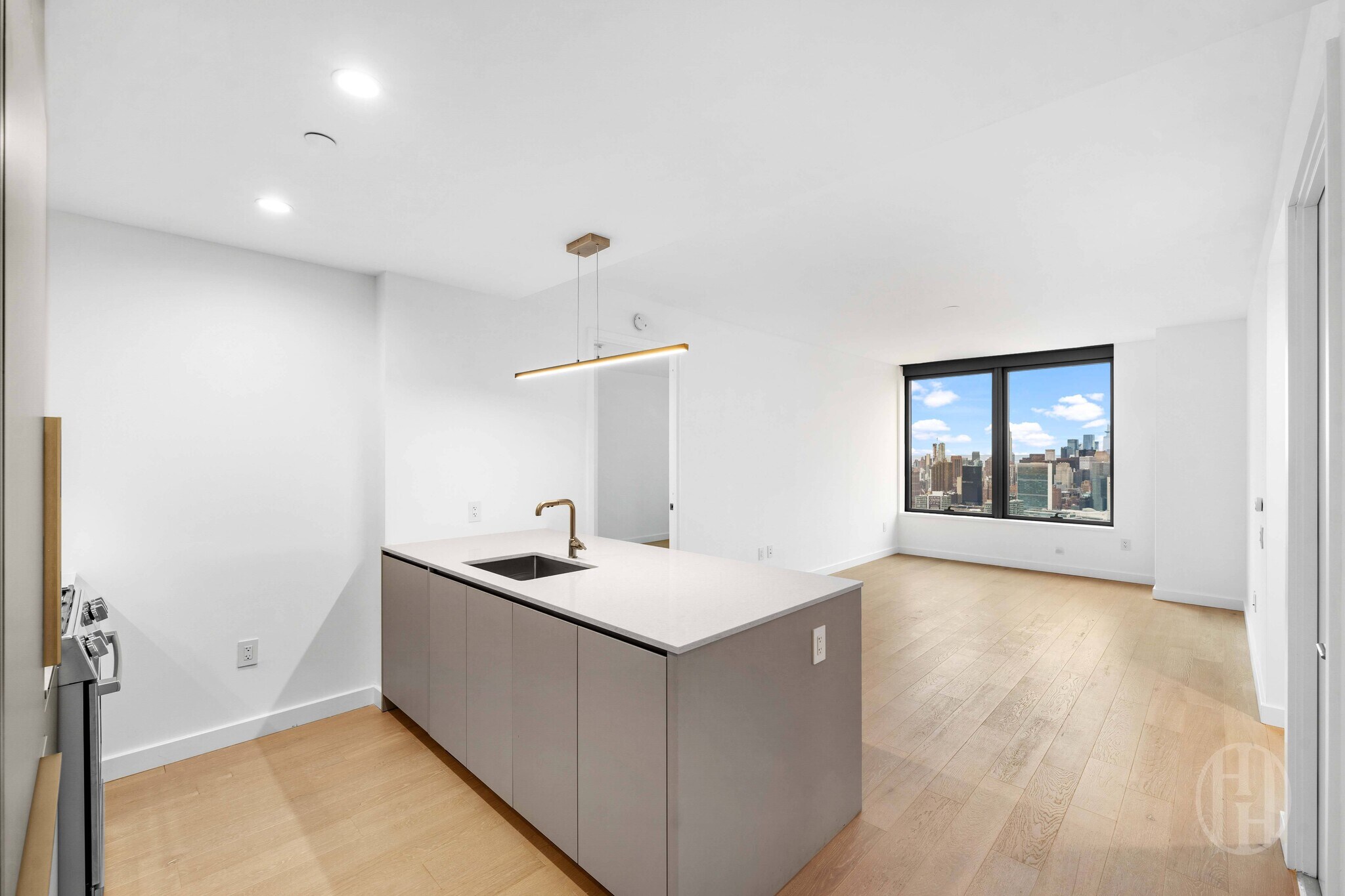 Building Photo - 3 Ct Square W