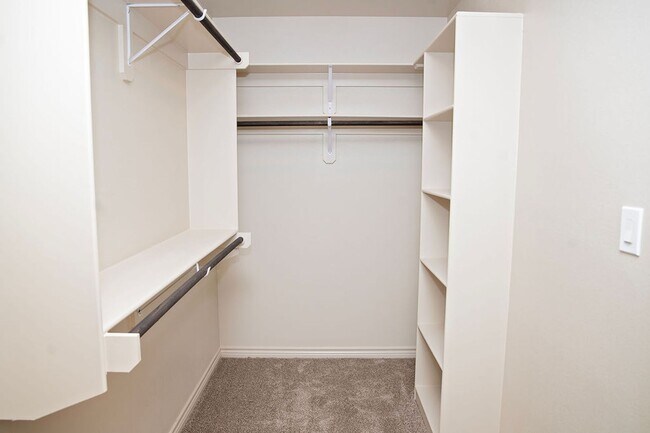 Building Photo - New Construction, Move-In Ready, Pets Welc...