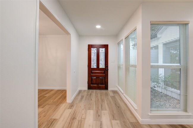 Building Photo - 10322 Lynbrook Hollow St