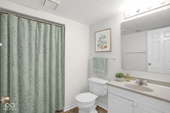 Building Photo - 6010 S Bay Dr