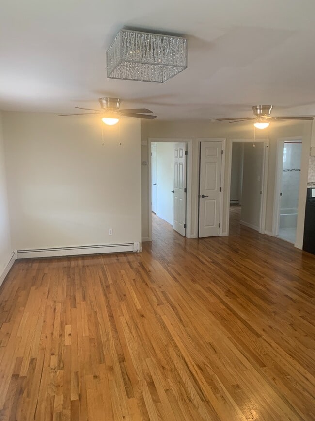 Building Photo - 7xx E 226th St