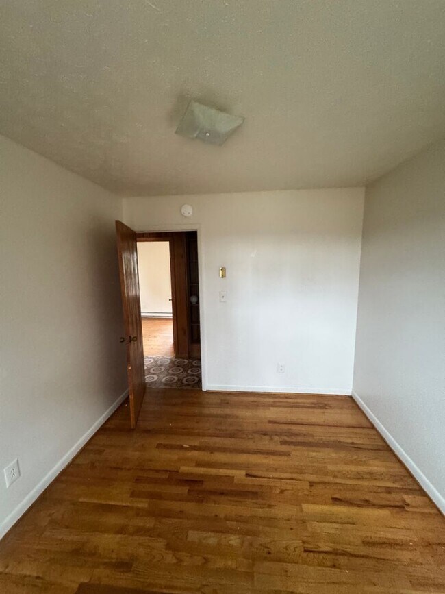 Building Photo - 2 bedroom / 1 office / 1 bathroom in Shelby, NC