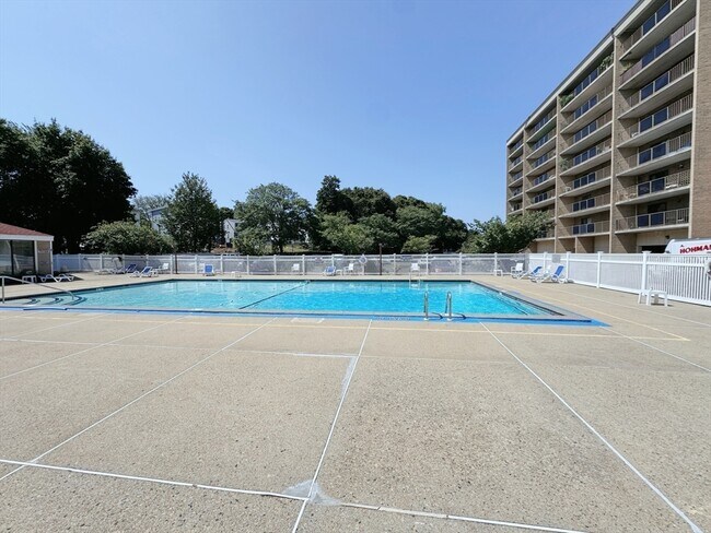 Building Photo - 185 Quincy Shore Dr