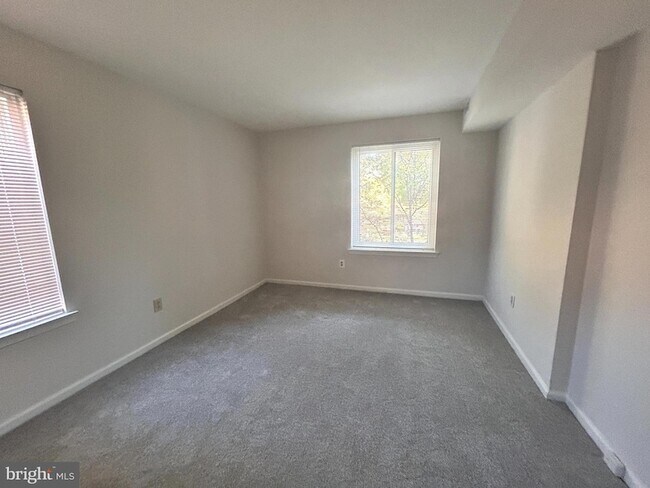 Building Photo - 1705 Mountainview Dr
