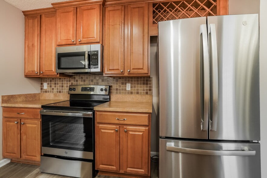 Building Photo - 3899 Pebble Brooke Circle South