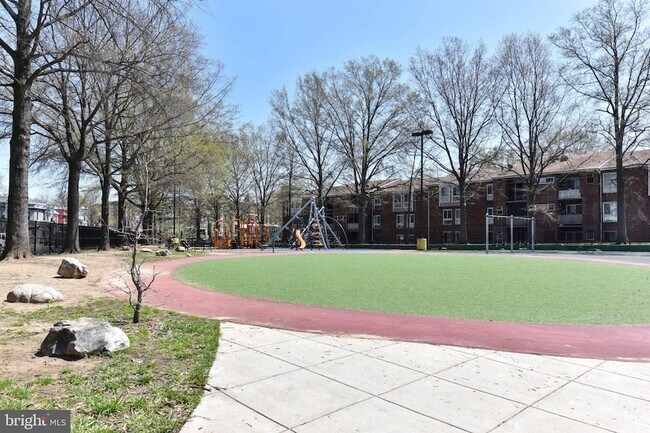 Building Photo - 31 Randolph Pl NW