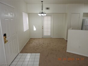 Building Photo - 3400 Cabana Dr