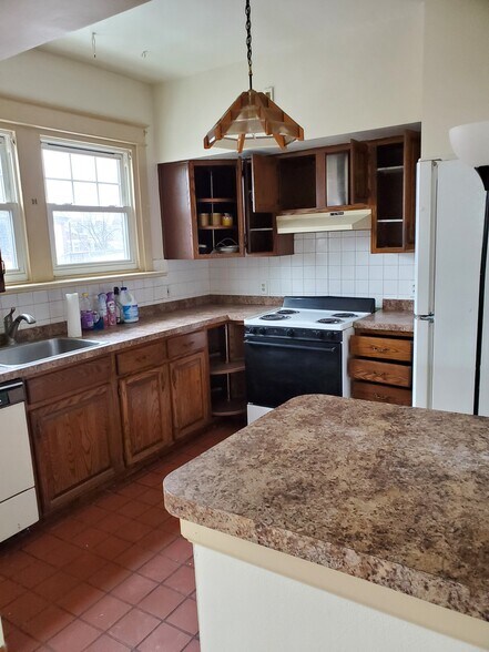 Kitchen - 128 N 11th St