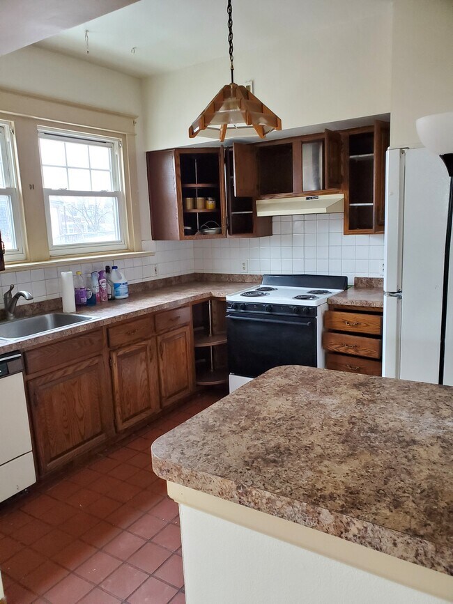 Kitchen - 128 N 11th St