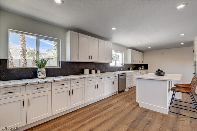 Building Photo - 2685 S Tenaya Way