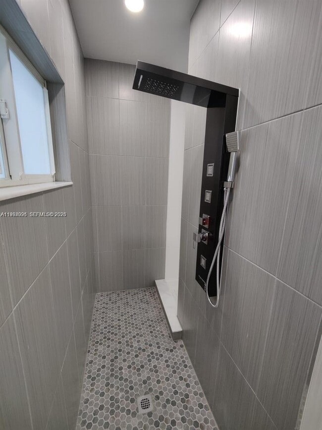 Building Photo - 716 NW 37th Ave