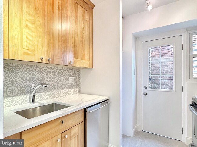 Building Photo - 1737 P St NW