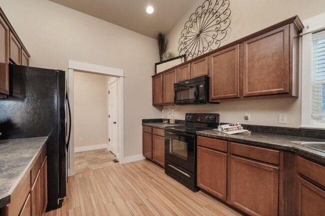 Building Photo - 5 bedroom in Laurel MT 59044