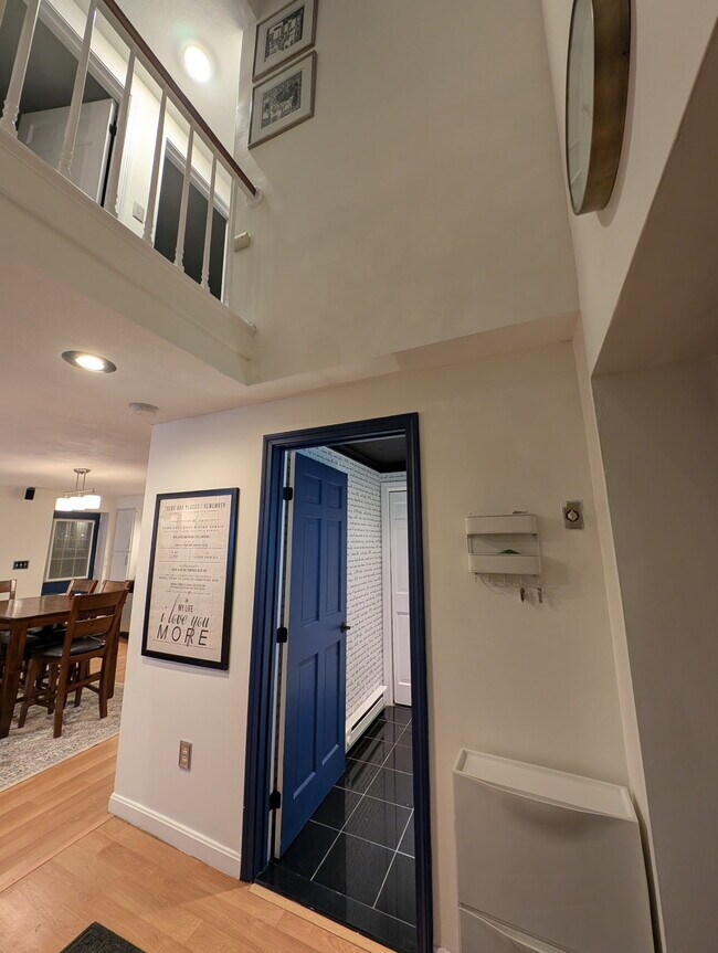 Building Photo - 159 Maverick St