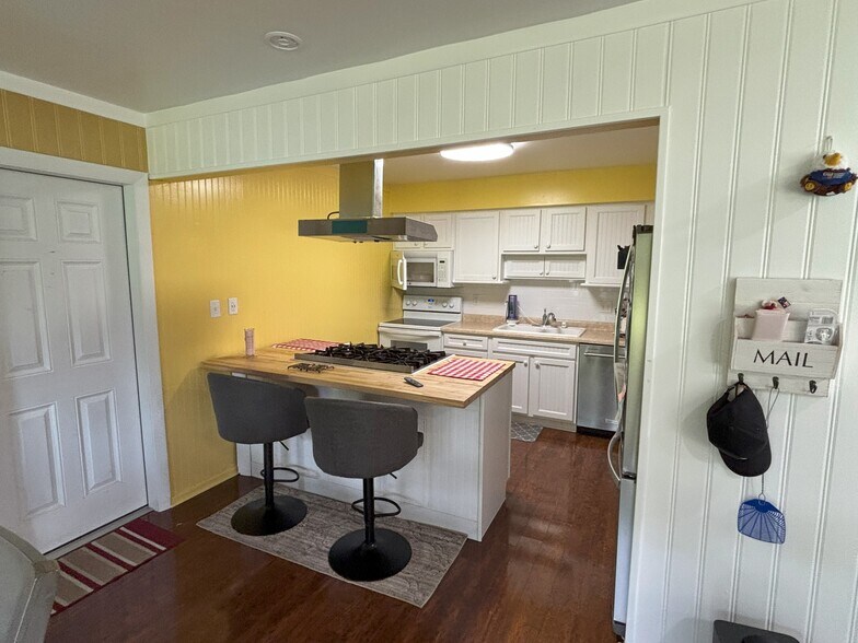 New Kitchen Island/SS App - 20245 Independence Dr