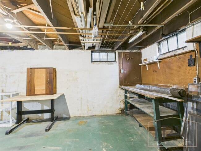 Building Photo - Coming Soon- Charming 3 Bedroom, 1.5 Bath ...