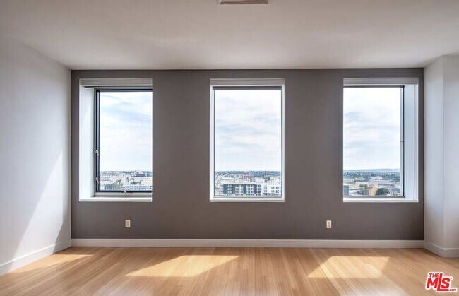 Building Photo - 3810 Wilshire Blvd