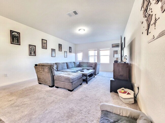 Building Photo - Beautiful 5 BR / 3 BA Home for Rent in Pfl...