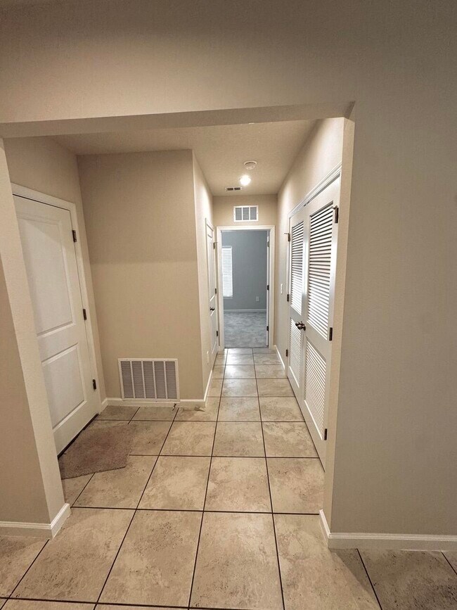 Building Photo - 461 Cherimoya St