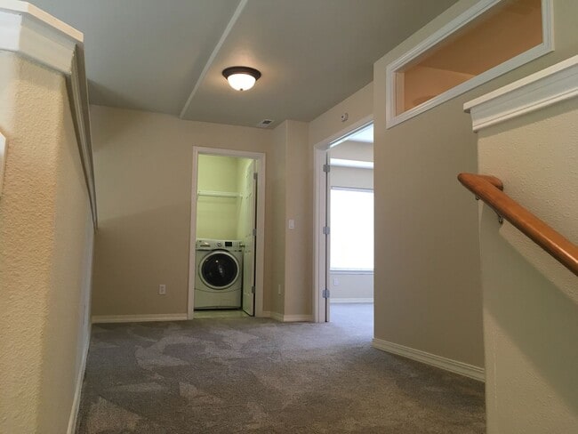 Building Photo - Gorgeous River Canyon Community Home!