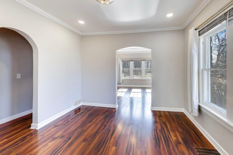 Building Photo - 440 W Main St