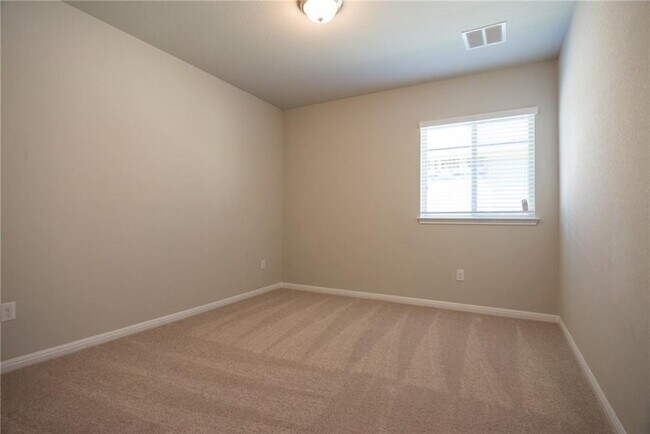 Building Photo - 641 Schefer St