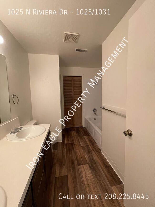 Building Photo - 1025 N Riviera Dr