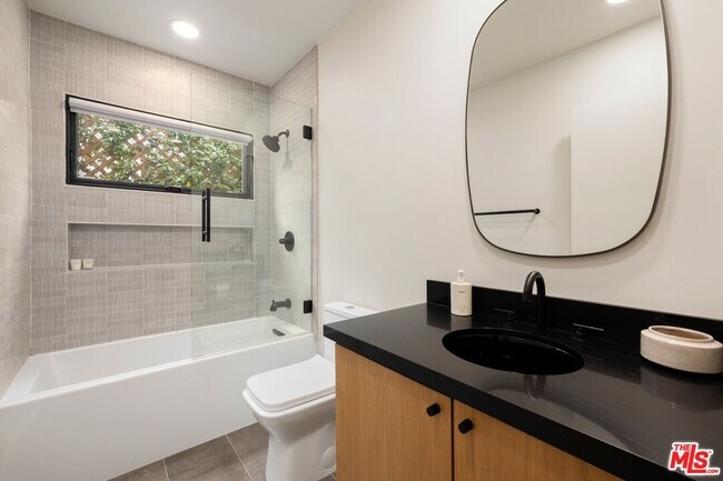 Building Photo - 9004 Dicks St