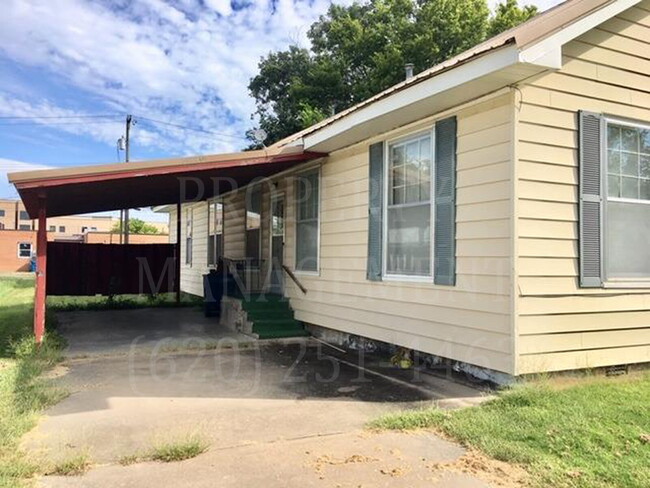 Building Photo - 2 Bedroom 1 and 3/4 Bath Duplex