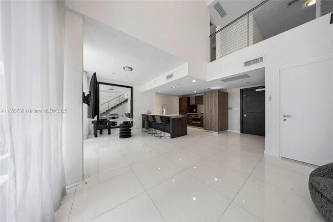 Building Photo - 200 Biscayne Blvd Way